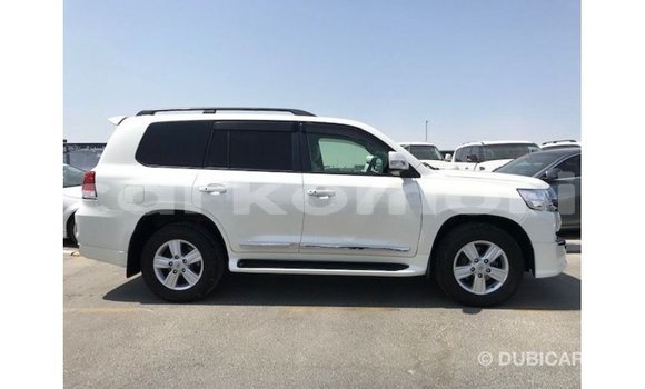 Buy Import Toyota Land Cruiser White Car in Import - Dubai in Great Comore Buy Import Toyota Land Cruiser White Car in Import - Dubai in Great Comore