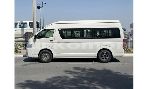 Acheter Import Voiture Toyota Hiace Blanc à Import - Dubai, Grande Comore Acheter Import Voiture Toyota Hiace Blanc à Import - Dubai, Grande Comore