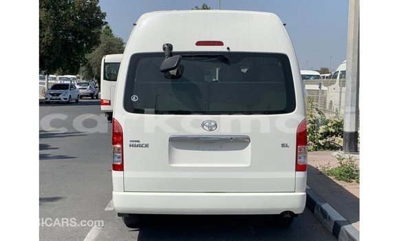 Acheter Import Voiture Toyota Hiace Blanc à Import - Dubai, Grande Comore Acheter Import Voiture Toyota Hiace Blanc à Import - Dubai, Grande Comore