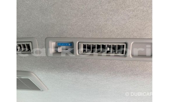 Acheter Import Voiture Toyota Hiace Blanc à Import - Dubai, Grande Comore Acheter Import Voiture Toyota Hiace Blanc à Import - Dubai, Grande Comore