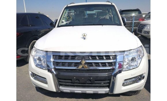 Buy Import Mitsubishi Pajero White Car in Import - Dubai in Great Comore Buy Import Mitsubishi Pajero White Car in Import - Dubai in Great Comore