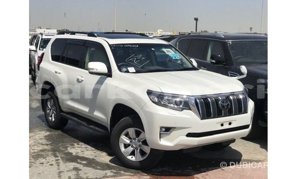 Acheter Import Voiture Toyota Prado Blanc à Import - Dubai, Grande Comore Acheter Import Voiture Toyota Prado Blanc à Import - Dubai, Grande Comore