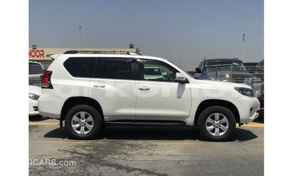 Acheter Import Voiture Toyota Prado Blanc à Import - Dubai, Grande Comore Acheter Import Voiture Toyota Prado Blanc à Import - Dubai, Grande Comore