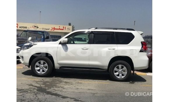 Acheter Import Voiture Toyota Prado Blanc à Import - Dubai, Grande Comore Acheter Import Voiture Toyota Prado Blanc à Import - Dubai, Grande Comore