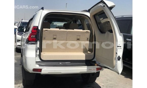 Acheter Import Voiture Toyota Prado Blanc à Import - Dubai, Grande Comore Acheter Import Voiture Toyota Prado Blanc à Import - Dubai, Grande Comore