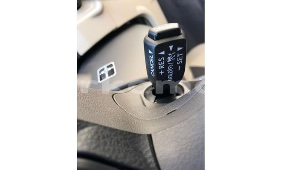 Acheter Import Voiture Toyota Prado Blanc à Import - Dubai, Grande Comore Acheter Import Voiture Toyota Prado Blanc à Import - Dubai, Grande Comore