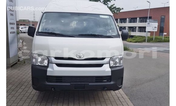 Acheter Import Voiture Toyota Hiace Blanc à Import - Dubai, Grande Comore Acheter Import Voiture Toyota Hiace Blanc à Import - Dubai, Grande Comore