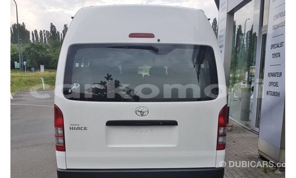 Acheter Import Voiture Toyota Hiace Blanc à Import - Dubai, Grande Comore Acheter Import Voiture Toyota Hiace Blanc à Import - Dubai, Grande Comore