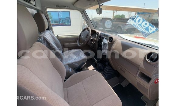 Buy Import Toyota Land Cruiser Beige Car in Import - Dubai in Great Comore Buy Import Toyota Land Cruiser Beige Car in Import - Dubai in Great Comore