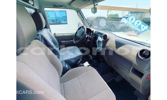 Buy Import Toyota Land Cruiser Beige Car in Import - Dubai in Great Comore Buy Import Toyota Land Cruiser Beige Car in Import - Dubai in Great Comore