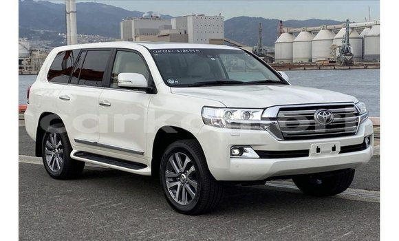 Acheter Import Voiture Toyota Land Cruiser Blanc à Import - Dubai, Grande Comore Acheter Import Voiture Toyota Land Cruiser Blanc à Import - Dubai, Grande Comore