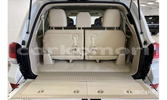 Acheter Import Voiture Toyota Land Cruiser Blanc à Import - Dubai, Grande Comore Acheter Import Voiture Toyota Land Cruiser Blanc à Import - Dubai, Grande Comore