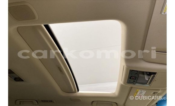 Acheter Import Voiture Toyota Land Cruiser Blanc à Import - Dubai, Grande Comore Acheter Import Voiture Toyota Land Cruiser Blanc à Import - Dubai, Grande Comore