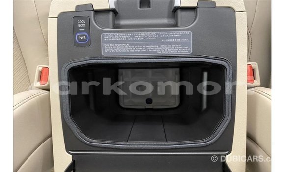 Acheter Import Voiture Toyota Land Cruiser Blanc à Import - Dubai, Grande Comore Acheter Import Voiture Toyota Land Cruiser Blanc à Import - Dubai, Grande Comore