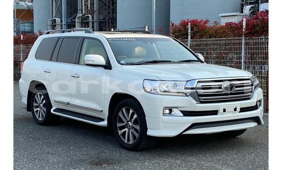 Acheter Import Voiture Toyota Land Cruiser Blanc à Import - Dubai, Grande Comore Acheter Import Voiture Toyota Land Cruiser Blanc à Import - Dubai, Grande Comore