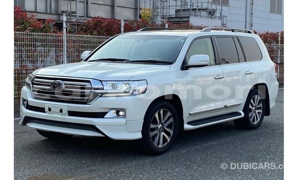 Acheter Import Voiture Toyota Land Cruiser Blanc à Import - Dubai, Grande Comore Acheter Import Voiture Toyota Land Cruiser Blanc à Import - Dubai, Grande Comore