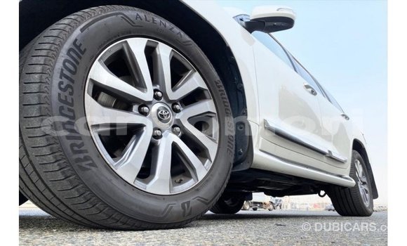 Acheter Import Voiture Toyota Land Cruiser Blanc à Import - Dubai, Grande Comore Acheter Import Voiture Toyota Land Cruiser Blanc à Import - Dubai, Grande Comore