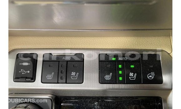 Acheter Import Voiture Toyota Land Cruiser Blanc à Import - Dubai, Grande Comore Acheter Import Voiture Toyota Land Cruiser Blanc à Import - Dubai, Grande Comore