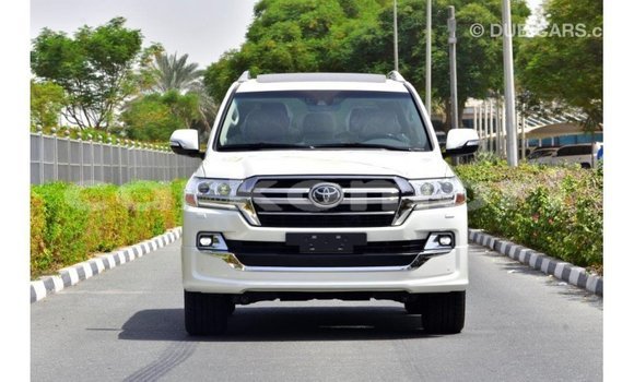 Buy Import Toyota Land Cruiser White Car in Import - Dubai in Great Comore Buy Import Toyota Land Cruiser White Car in Import - Dubai in Great Comore