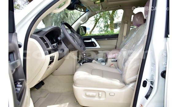 Buy Import Toyota Land Cruiser White Car in Import - Dubai in Great Comore Buy Import Toyota Land Cruiser White Car in Import - Dubai in Great Comore
