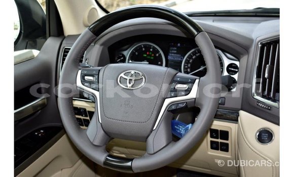Buy Import Toyota Land Cruiser White Car in Import - Dubai in Great Comore Buy Import Toyota Land Cruiser White Car in Import - Dubai in Great Comore