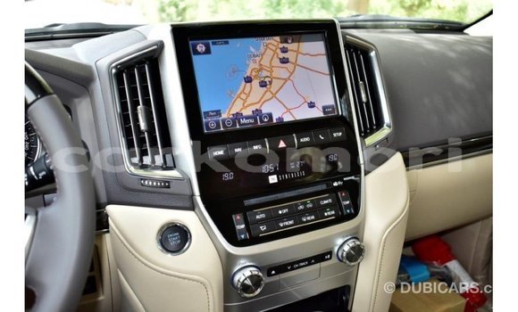 Buy Import Toyota Land Cruiser White Car in Import - Dubai in Great Comore Buy Import Toyota Land Cruiser White Car in Import - Dubai in Great Comore