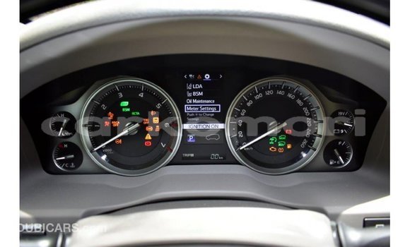 Buy Import Toyota Land Cruiser White Car in Import - Dubai in Great Comore Buy Import Toyota Land Cruiser White Car in Import - Dubai in Great Comore