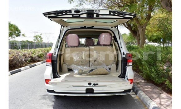 Buy Import Toyota Land Cruiser White Car in Import - Dubai in Great Comore Buy Import Toyota Land Cruiser White Car in Import - Dubai in Great Comore