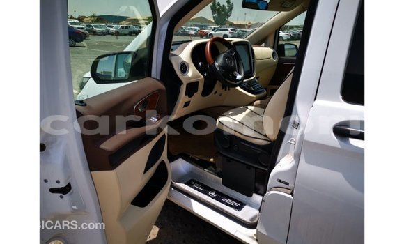 Buy Import Mercedes-Benz Vito White Car in Import - Dubai in Great Comore Buy Import Mercedes-Benz Vito White Car in Import - Dubai in Great Comore