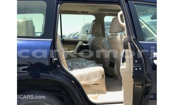 Acheter Import Voiture Toyota Land Cruiser Bleu à Import - Dubai, Grande Comore Acheter Import Voiture Toyota Land Cruiser Bleu à Import - Dubai, Grande Comore