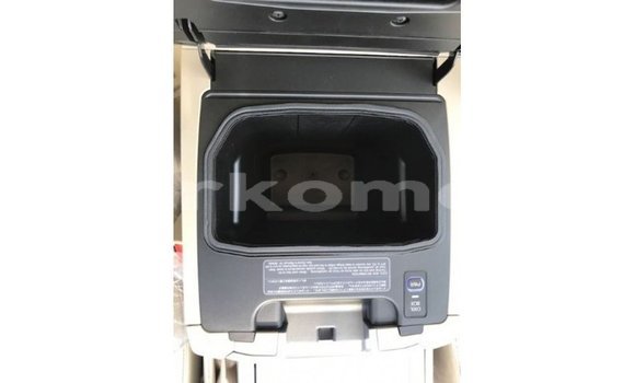 Acheter Import Voiture Toyota Land Cruiser Bleu à Import - Dubai, Grande Comore Acheter Import Voiture Toyota Land Cruiser Bleu à Import - Dubai, Grande Comore