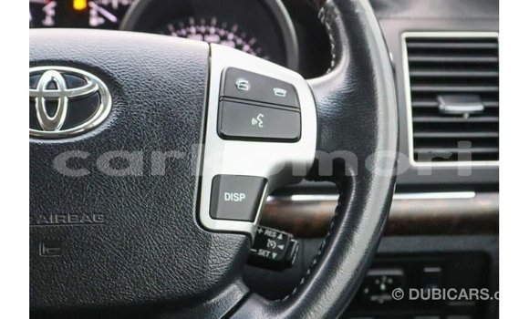 Acheter Import Voiture Toyota Land Cruiser Blanc à Import - Dubai, Grande Comore Acheter Import Voiture Toyota Land Cruiser Blanc à Import - Dubai, Grande Comore