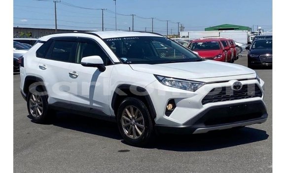 Buy Import Toyota 4Runner White Car in Import - Dubai in Great Comore Buy Import Toyota 4Runner White Car in Import - Dubai in Great Comore