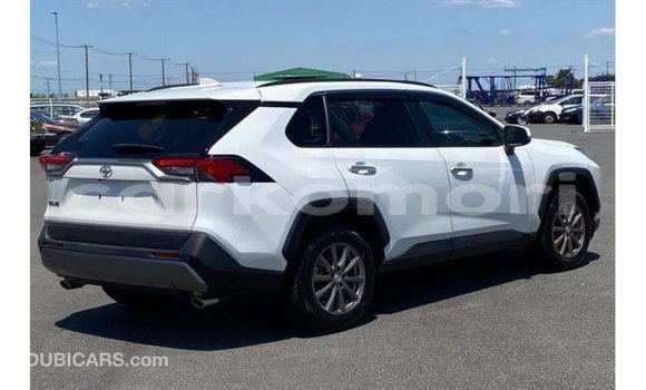 Buy Import Toyota 4Runner White Car in Import - Dubai in Great Comore Buy Import Toyota 4Runner White Car in Import - Dubai in Great Comore