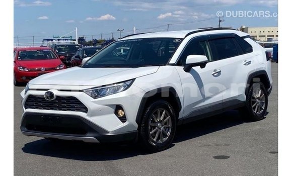 Buy Import Toyota 4Runner White Car in Import - Dubai in Great Comore Buy Import Toyota 4Runner White Car in Import - Dubai in Great Comore