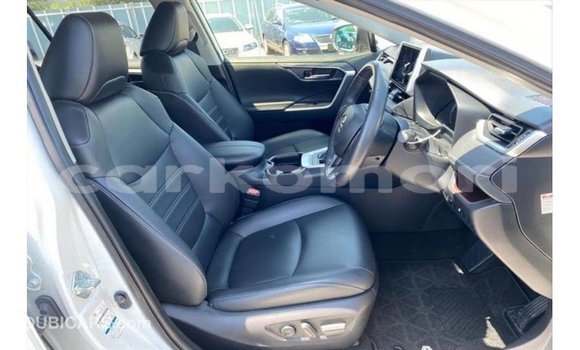 Buy Import Toyota 4Runner White Car in Import - Dubai in Great Comore Buy Import Toyota 4Runner White Car in Import - Dubai in Great Comore