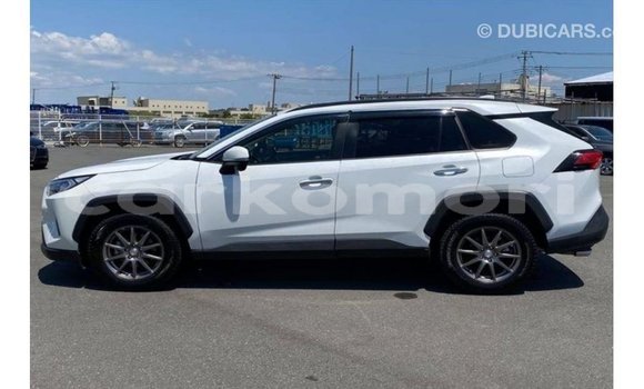 Buy Import Toyota 4Runner White Car in Import - Dubai in Great Comore Buy Import Toyota 4Runner White Car in Import - Dubai in Great Comore