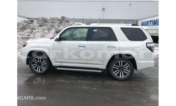 Buy Import Toyota 4Runner White Car in Import - Dubai in Great Comore Buy Import Toyota 4Runner White Car in Import - Dubai in Great Comore