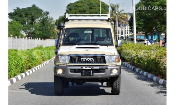 Buy Import Toyota Land Cruiser Beige Car in Import - Dubai in Great Comore Buy Import Toyota Land Cruiser Beige Car in Import - Dubai in Great Comore