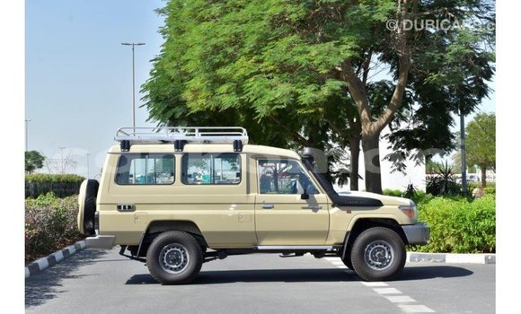 Buy Import Toyota Land Cruiser Beige Car in Import - Dubai in Great Comore Buy Import Toyota Land Cruiser Beige Car in Import - Dubai in Great Comore