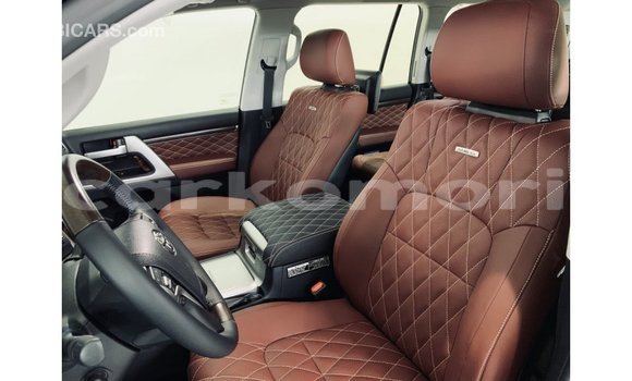 Buy Import Toyota Land Cruiser Black Car in Import - Dubai in Great Comore Buy Import Toyota Land Cruiser Black Car in Import - Dubai in Great Comore
