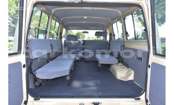 Buy Import Toyota Land Cruiser Beige Car in Import - Dubai in Great Comore Buy Import Toyota Land Cruiser Beige Car in Import - Dubai in Great Comore