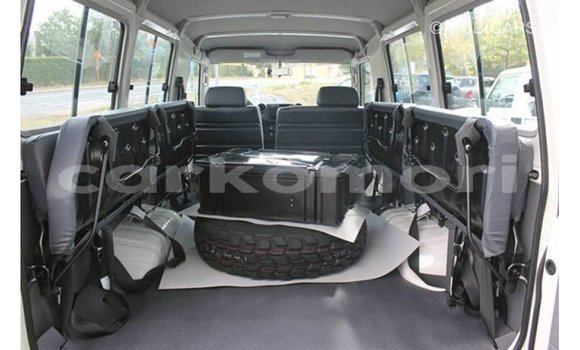 Buy Import Toyota Land Cruiser White Car in Import - Dubai in Great Comore Buy Import Toyota Land Cruiser White Car in Import - Dubai in Great Comore