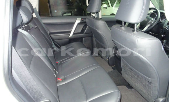 Acheter Occasion Voiture Toyota Land Cruiser Blanc à Moroni, Grande Comore Acheter Occasion Voiture Toyota Land Cruiser Blanc à Moroni, Grande Comore