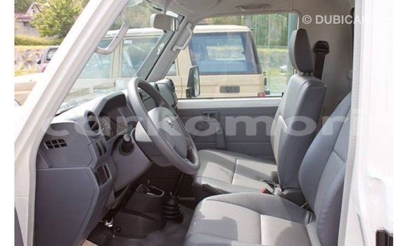Buy Import Toyota Land Cruiser White Car in Import - Dubai in Great Comore Buy Import Toyota Land Cruiser White Car in Import - Dubai in Great Comore