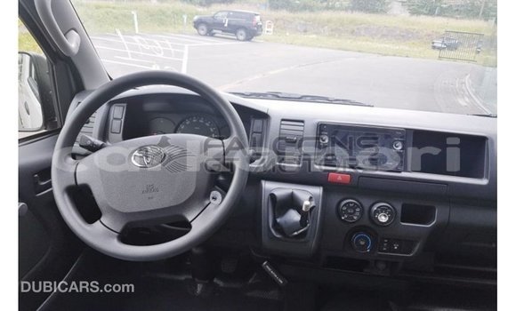 Acheter Import Voiture Toyota Hiace Blanc à Import - Dubai, Grande Comore Acheter Import Voiture Toyota Hiace Blanc à Import - Dubai, Grande Comore