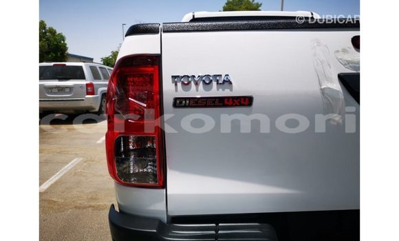 Buy Import Toyota Hilux White Car in Import - Dubai in Great Comore Buy Import Toyota Hilux White Car in Import - Dubai in Great Comore