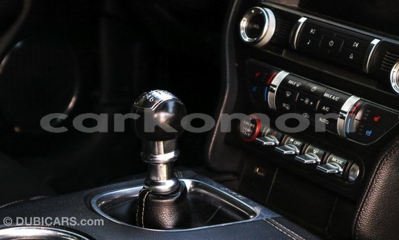 Acheter Import Voiture Ford Mustang Vert à Import - Dubai, Grande Comore Acheter Import Voiture Ford Mustang Vert à Import - Dubai, Grande Comore