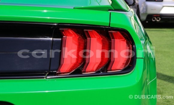 Acheter Import Voiture Ford Mustang Vert à Import - Dubai, Grande Comore Acheter Import Voiture Ford Mustang Vert à Import - Dubai, Grande Comore