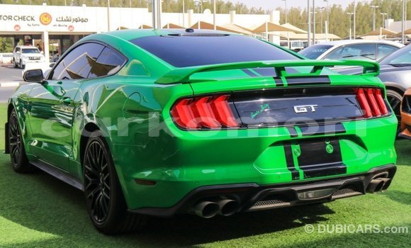 Acheter Import Voiture Ford Mustang Vert à Import - Dubai, Grande Comore Acheter Import Voiture Ford Mustang Vert à Import - Dubai, Grande Comore